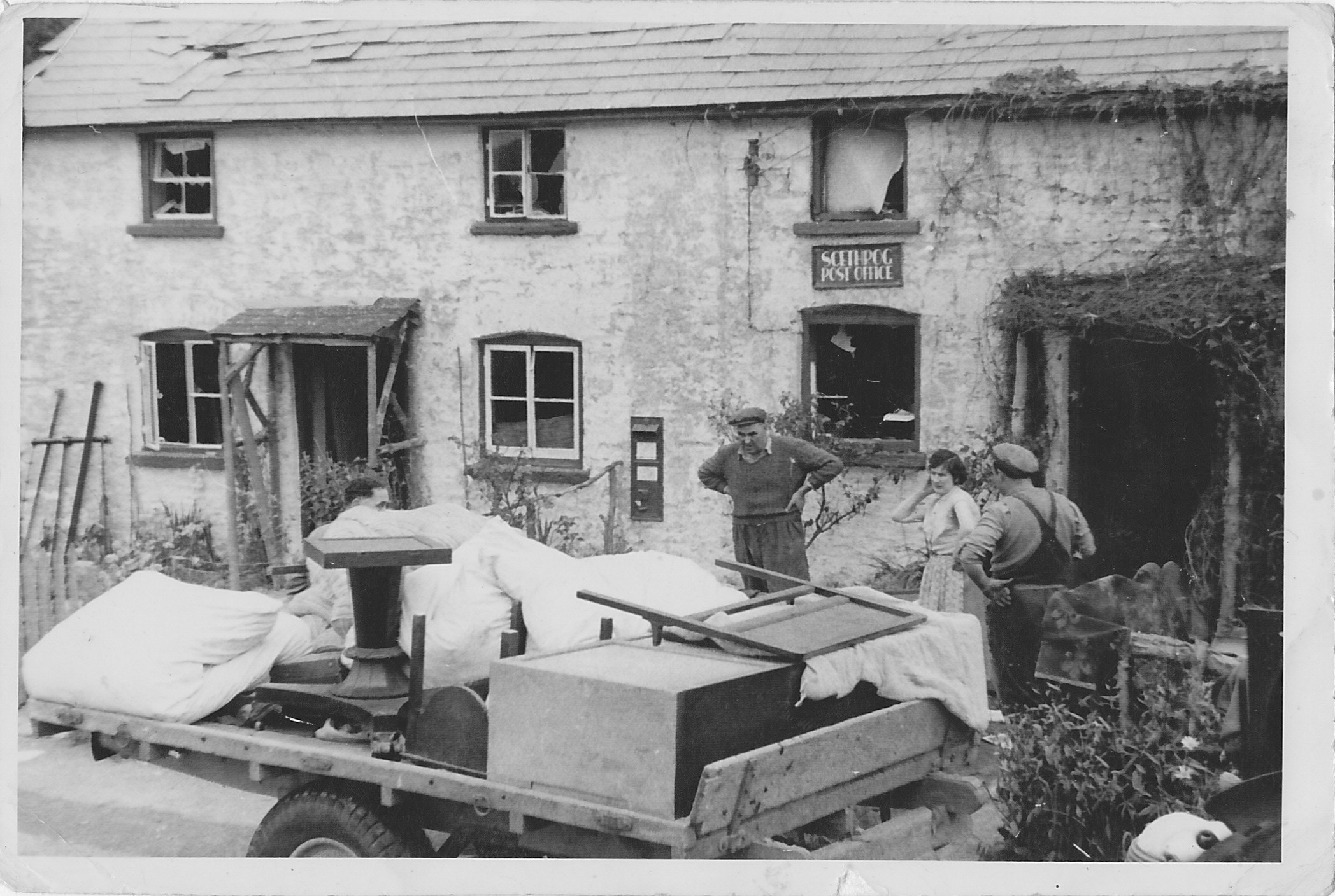 A40 Explosion damage to Scethrog post office